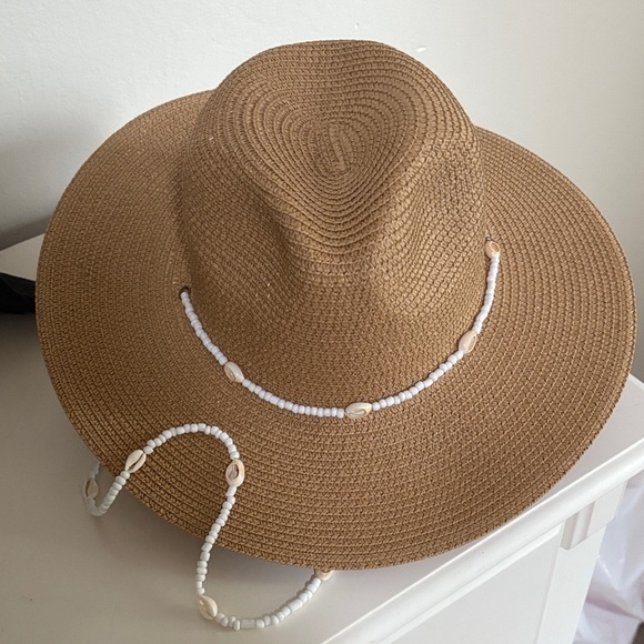 Stylish Tan Straw Hat with Shell Accents - Picture 4 of 4